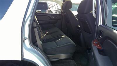 2011 GMC Yukon SLE   - Photo 8 - Turlock, CA 95380