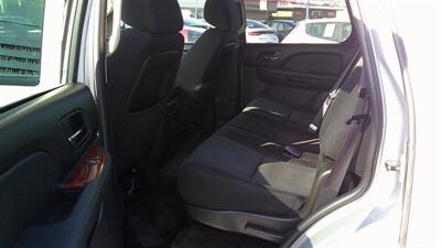 2011 GMC Yukon SLE   - Photo 6 - Turlock, CA 95380