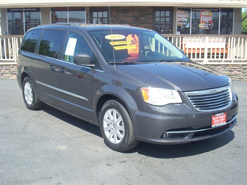 2016 Chrysler Town & Country Touring   - Photo 1 - Turlock, CA 95380
