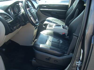 2016 Chrysler Town & Country Touring - Photo 4 - Turlock, CA 95380