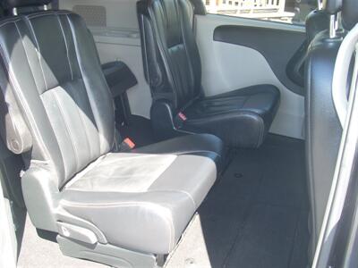 2016 Chrysler Town & Country Touring - Photo 7 - Turlock, CA 95380