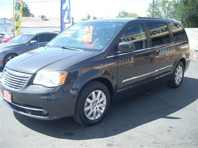 2016 Chrysler Town & Country Touring - Photo 2 - Turlock, CA 95380