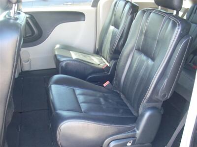2016 Chrysler Town & Country Touring - Photo 5 - Turlock, CA 95380