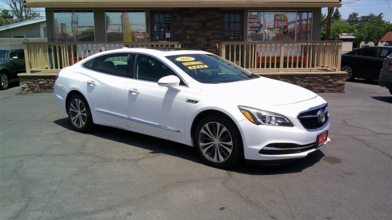 2017 Buick LaCrosse Essence's photo