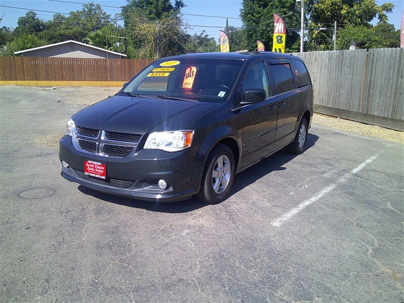 2011 Dodge Grand Caravan Crew photo 3