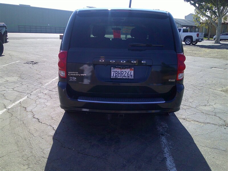 2011 Dodge Grand Caravan Crew photo 4