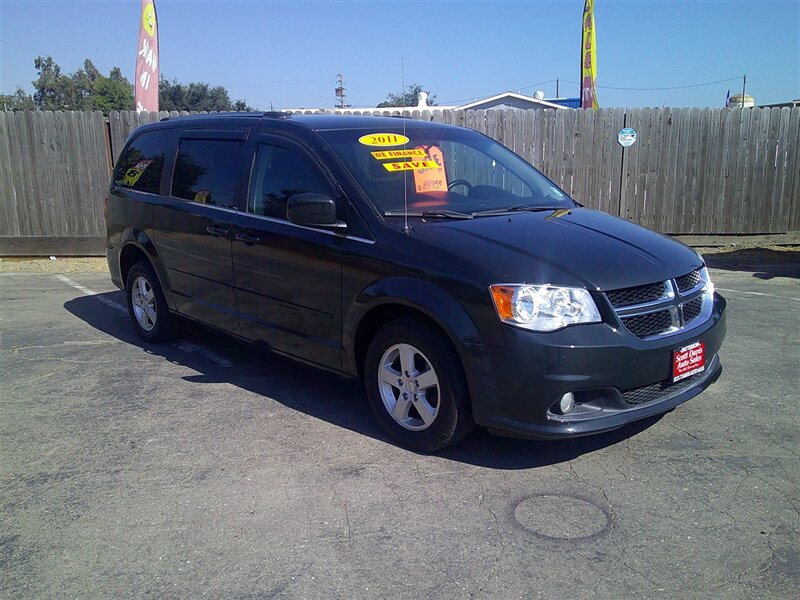 2011 Dodge Grand Caravan Crew photo 2