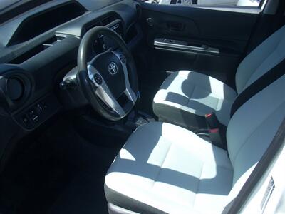 2017 Toyota Prius c   - Photo 4 - Turlock, CA 95380