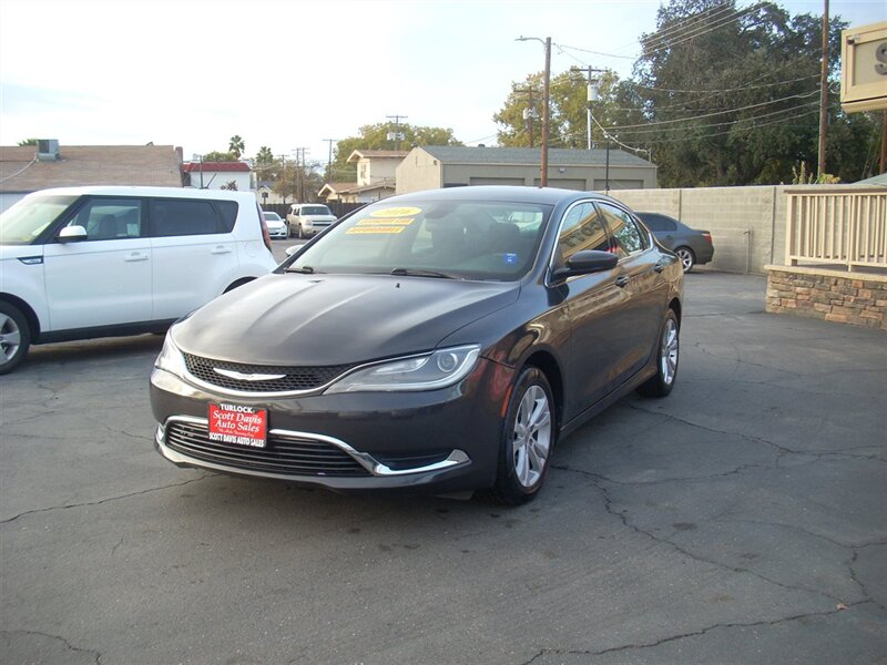 2016 Chrysler 200 Limited photo 9