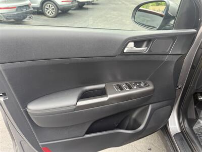 2017 Kia Sportage LX   - Photo 10 - Pittsburgh, PA 15226