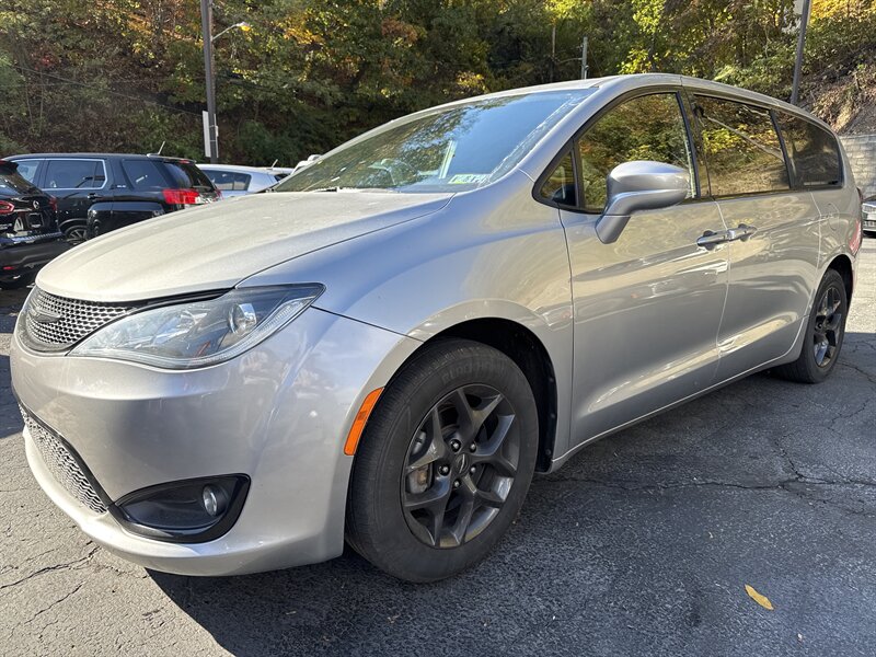 2018 Chrysler Pacifica Touring Plus   - Photo 1 - Pittsburgh, PA 15226