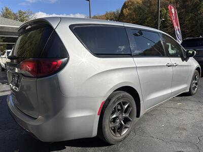 2018 Chrysler Pacifica Touring Plus   - Photo 5 - Pittsburgh, PA 15226