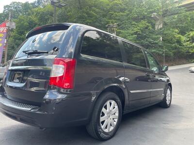 2013 Chrysler Town & Country Touring   - Photo 5 - Pittsburgh, PA 15226