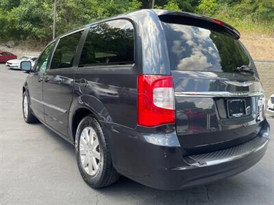 2013 Chrysler Town & Country Touring   - Photo 7 - Pittsburgh, PA 15226