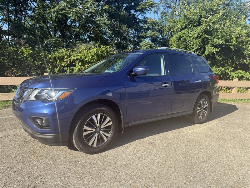 2017 Nissan Pathfinder SV   - Photo 1 - Pittsburgh, PA 15226