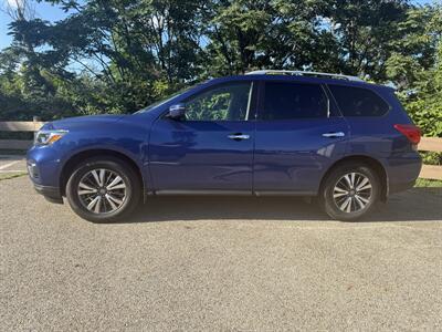 2017 Nissan Pathfinder SV   - Photo 2 - Pittsburgh, PA 15226