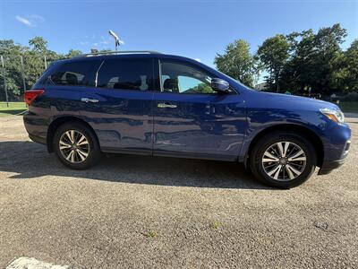 2017 Nissan Pathfinder SV   - Photo 6 - Pittsburgh, PA 15226
