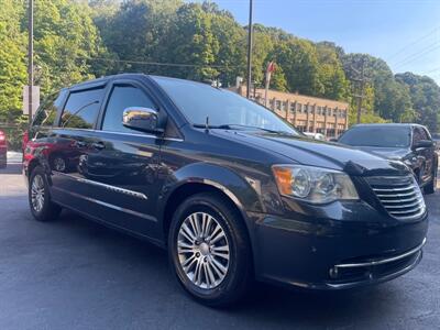 2014 Chrysler Town & Country Touring-L   - Photo 3 - Pittsburgh, PA 15226