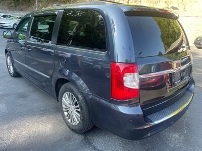 2014 Chrysler Town & Country Touring-L   - Photo 7 - Pittsburgh, PA 15226