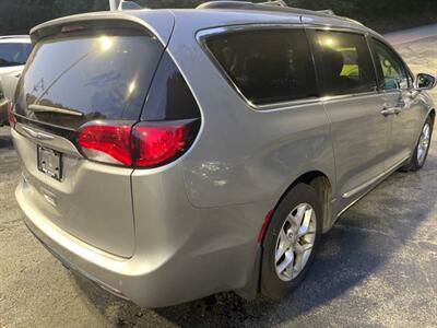 2017 Chrysler Pacifica Touring-L   - Photo 5 - Pittsburgh, PA 15226