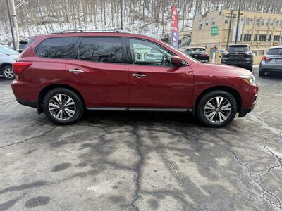 2017 Nissan Pathfinder SL   - Photo 2 - Pittsburgh, PA 15226