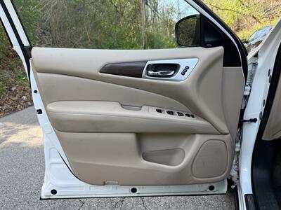 2020 Nissan Pathfinder Platinum   - Photo 14 - Pittsburgh, PA 15226