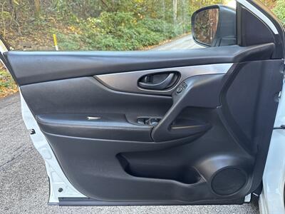 2017 Nissan Rogue Sport S   - Photo 20 - Pittsburgh, PA 15226