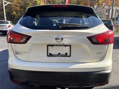 2017 Nissan Rogue Sport S   - Photo 6 - Pittsburgh, PA 15226