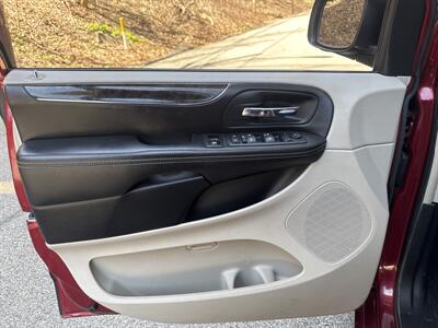 2012 Chrysler Town & Country Touring-L   - Photo 20 - Pittsburgh, PA 15226