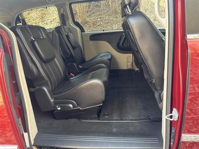 2012 Chrysler Town & Country Touring-L   - Photo 34 - Pittsburgh, PA 15226