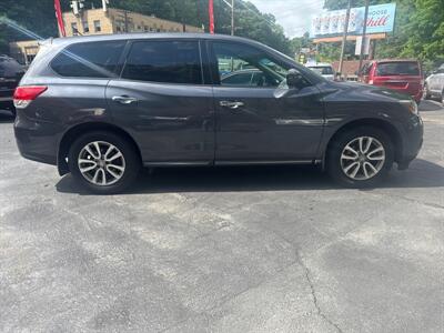 2014 Nissan Pathfinder S   - Photo 4 - Pittsburgh, PA 15226