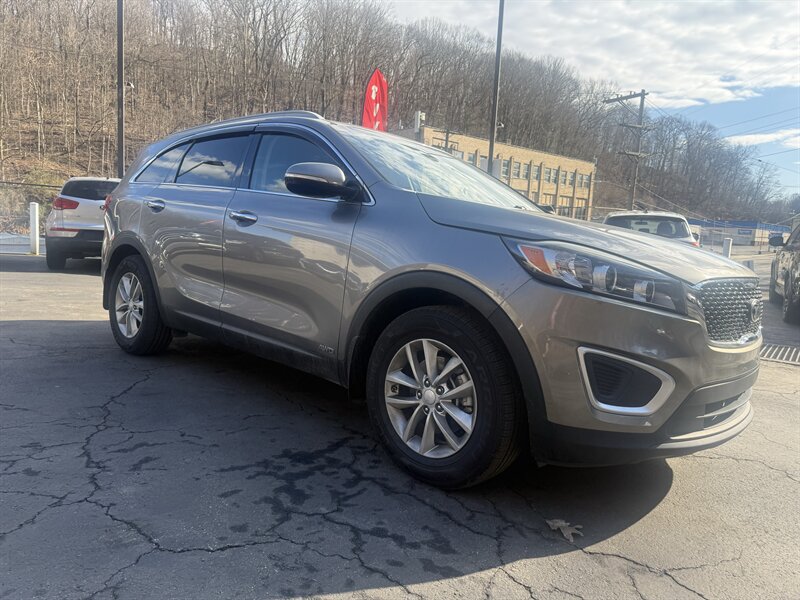 2016 Kia Sorento LX   - Photo 1 - Pittsburgh, PA 15226