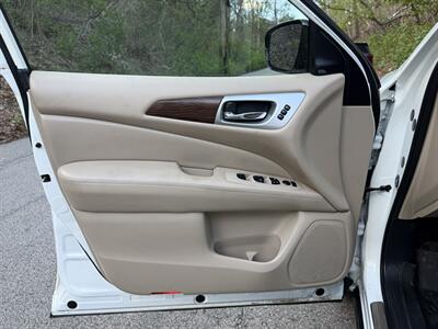 2017 Nissan Pathfinder Platinum   - Photo 9 - Pittsburgh, PA 15226