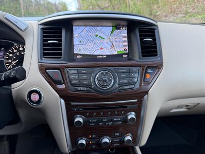 2017 Nissan Pathfinder Platinum   - Photo 17 - Pittsburgh, PA 15226