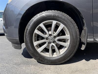 2014 Nissan Pathfinder SV   - Photo 9 - Pittsburgh, PA 15226