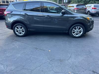 2017 Ford Escape SE   - Photo 4 - Pittsburgh, PA 15226