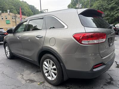 2016 Kia Sorento LX - Photo 8 - Pittsburgh, PA 15226