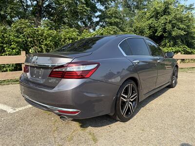 2016 Honda Accord Touring   - Photo 9 - Pittsburgh, PA 15226