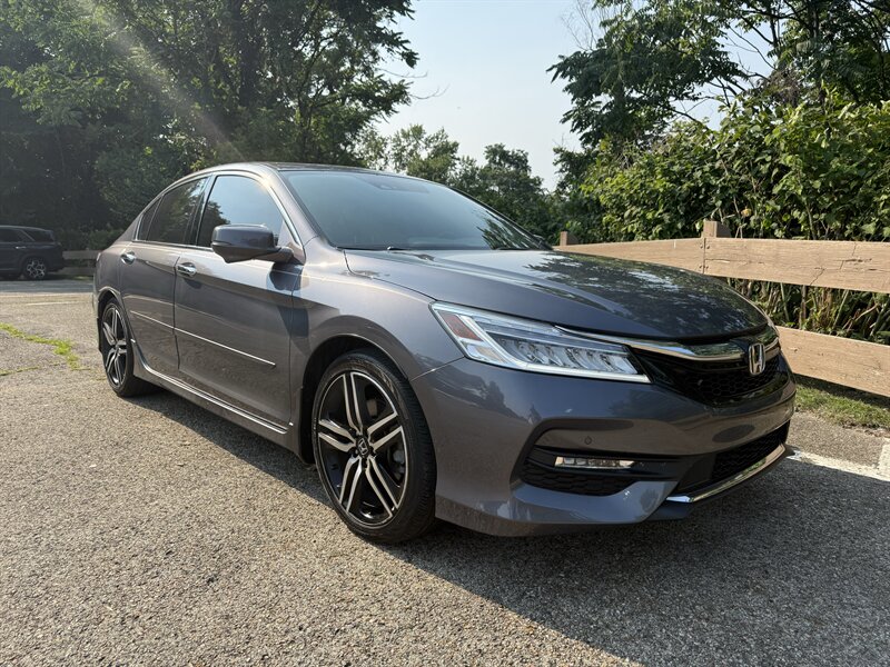 2016 Honda Accord Touring   - Photo 1 - Pittsburgh, PA 15226