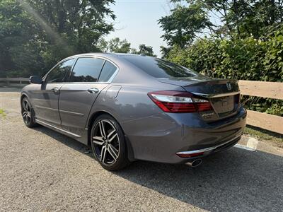 2016 Honda Accord Touring   - Photo 4 - Pittsburgh, PA 15226