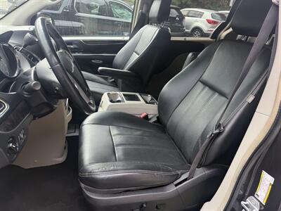 2015 Chrysler Town & Country Touring   - Photo 14 - Pittsburgh, PA 15226