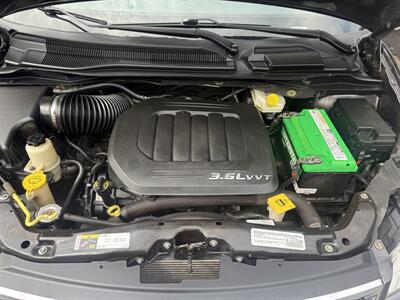 2015 Chrysler Town & Country Touring   - Photo 9 - Pittsburgh, PA 15226