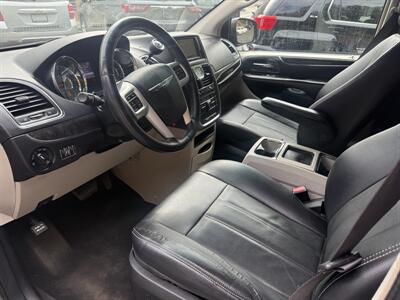 2015 Chrysler Town & Country Touring   - Photo 16 - Pittsburgh, PA 15226
