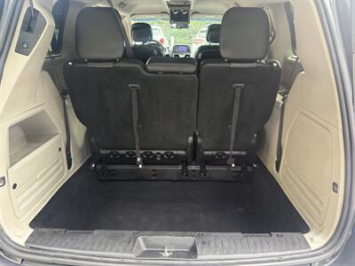 2015 Chrysler Town & Country Touring   - Photo 29 - Pittsburgh, PA 15226
