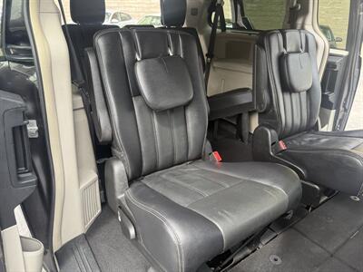 2015 Chrysler Town & Country Touring   - Photo 26 - Pittsburgh, PA 15226