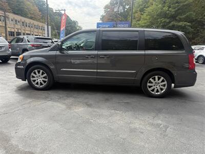 2015 Chrysler Town & Country Touring   - Photo 5 - Pittsburgh, PA 15226