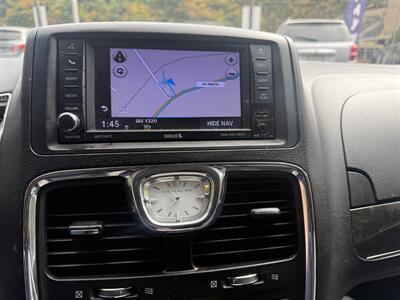 2015 Chrysler Town & Country Touring   - Photo 21 - Pittsburgh, PA 15226