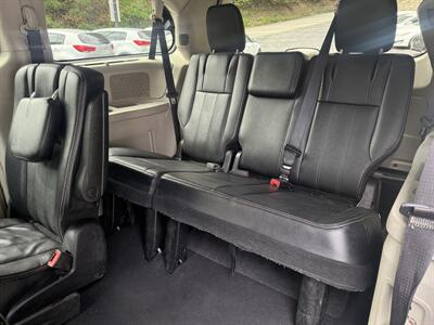 2015 Chrysler Town & Country Touring   - Photo 27 - Pittsburgh, PA 15226