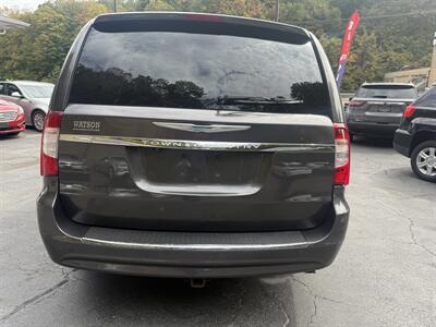 2015 Chrysler Town & Country Touring   - Photo 8 - Pittsburgh, PA 15226