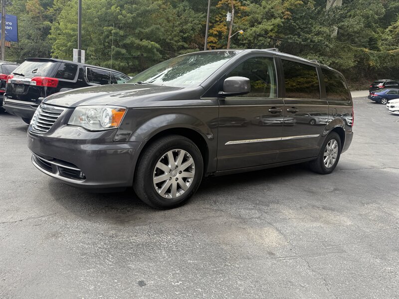 2015 Chrysler Town & Country Touring  